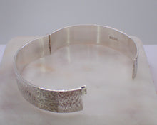 Load image into Gallery viewer, Vintage Solid Sterling Silver Bangle Bracelet