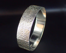 Load image into Gallery viewer, Vintage Solid Sterling Silver Bangle Bracelet